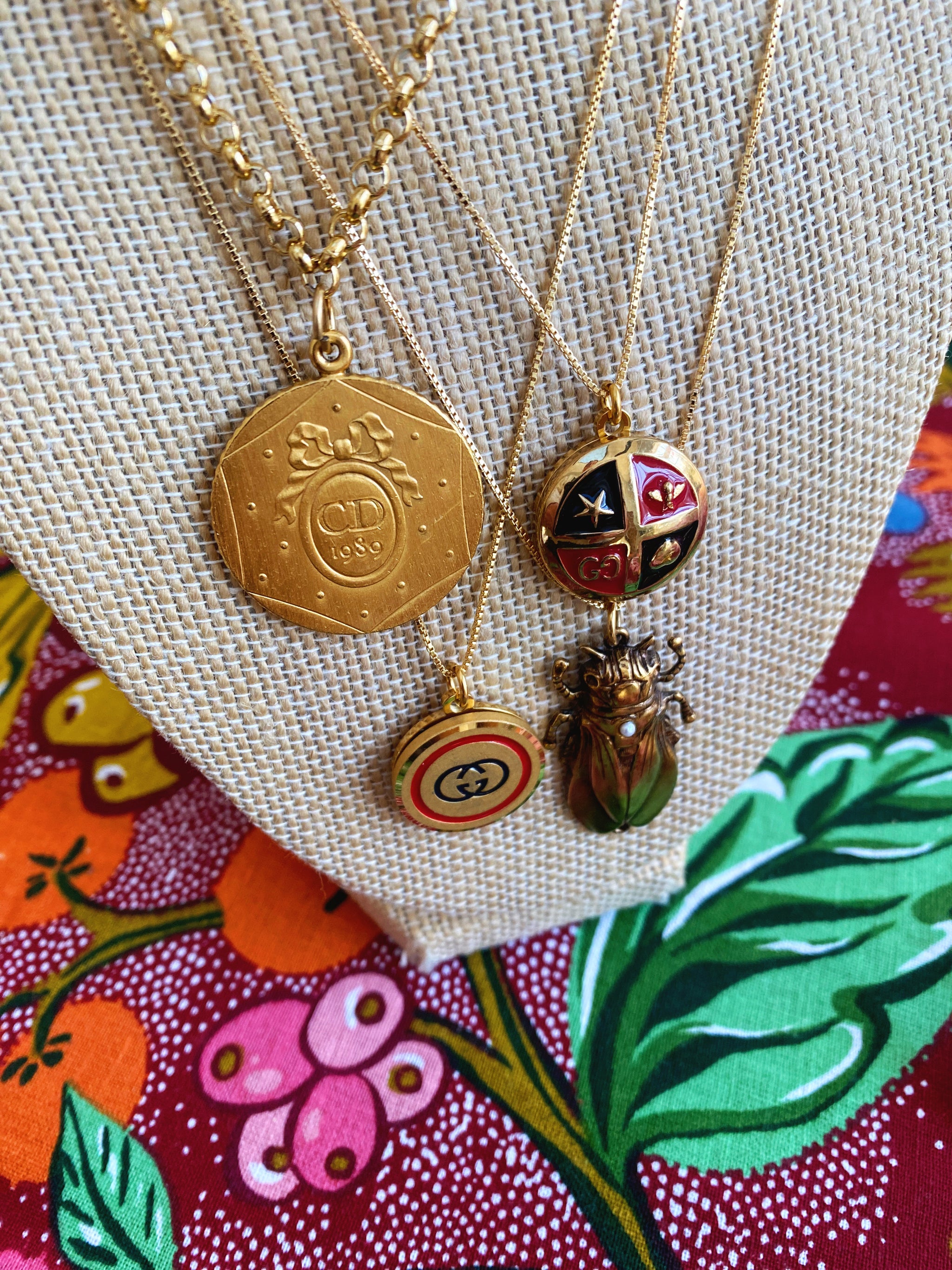 Medium Gold, Red and Black Enamel Gucci Button Necklace – Old Soul