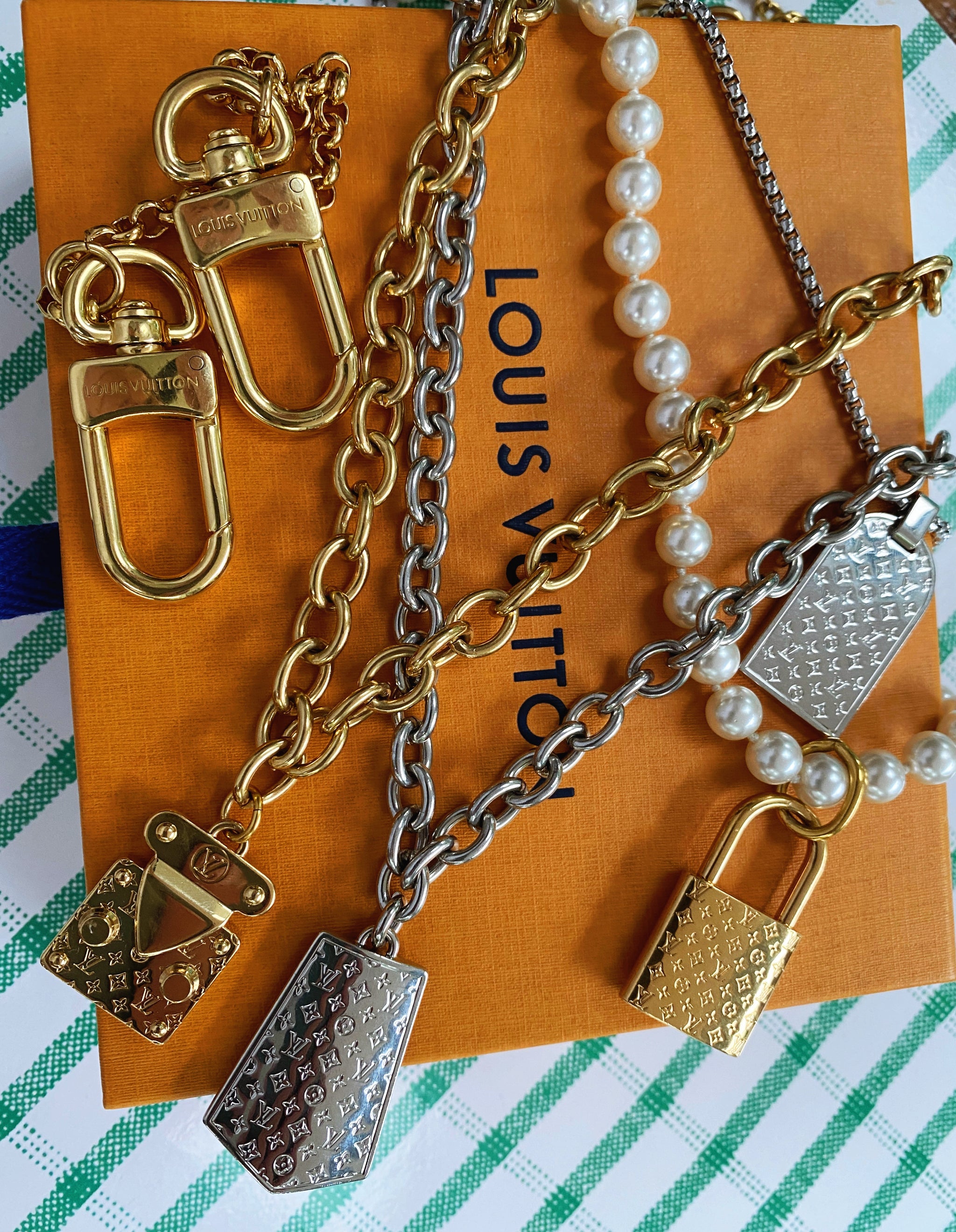 100% Authentic Gold Louis Vuitton Keychain/Bag Extender – Old Soul