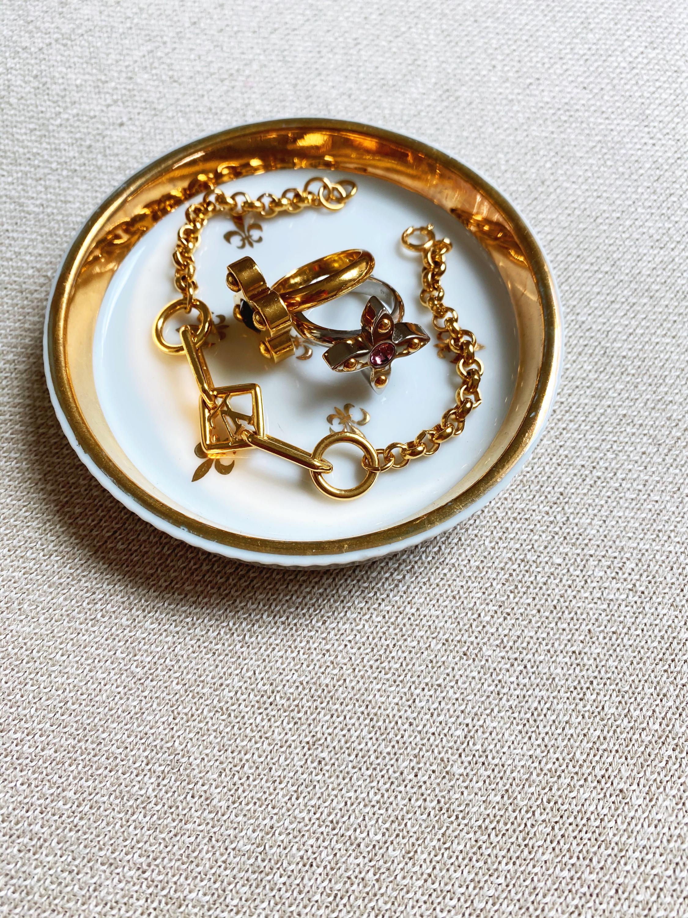 100% Authentic Vintage Louis Vuitton Gold Flower Ring, Size 8