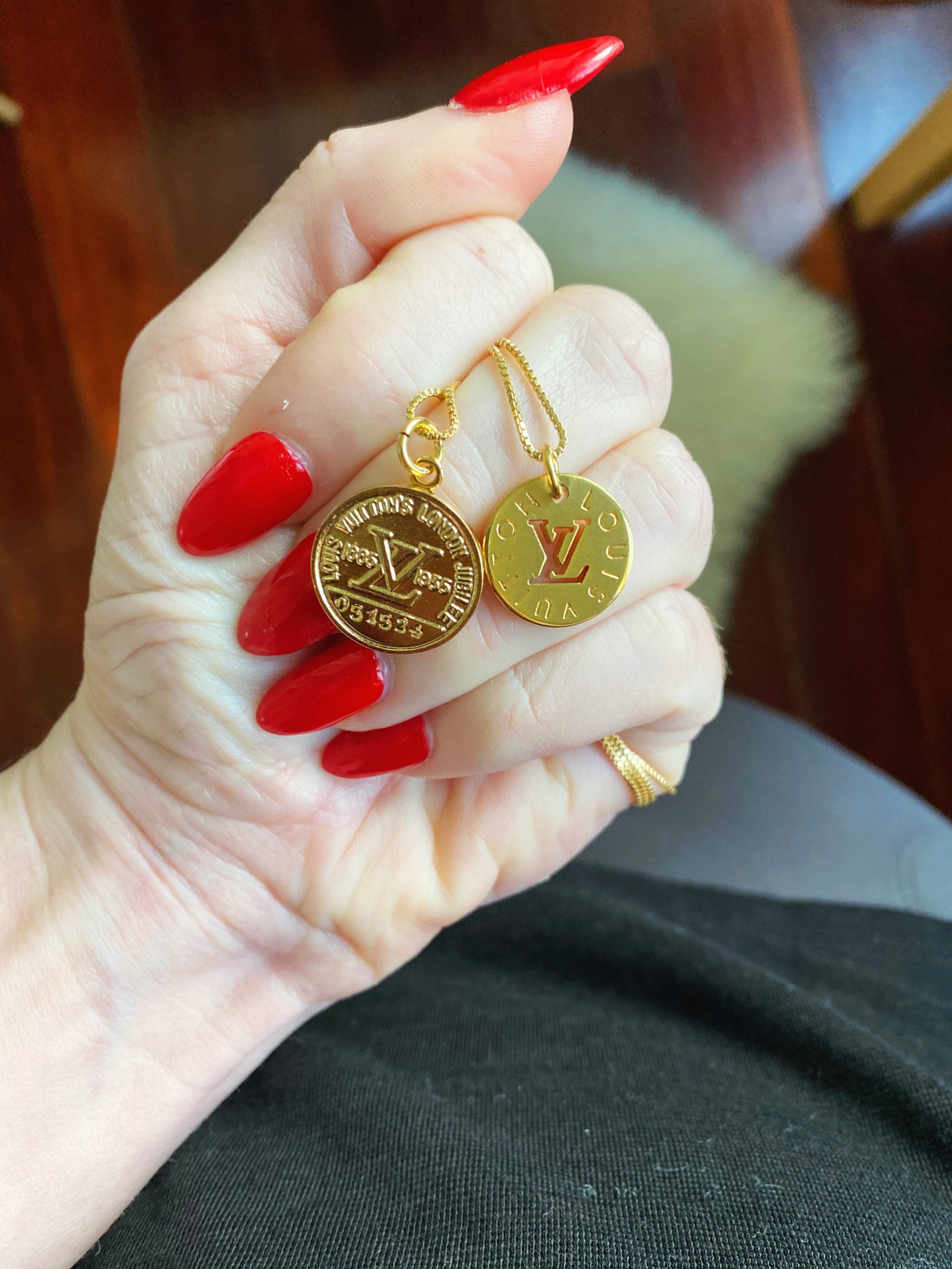 Louis vuitton button necklace deals