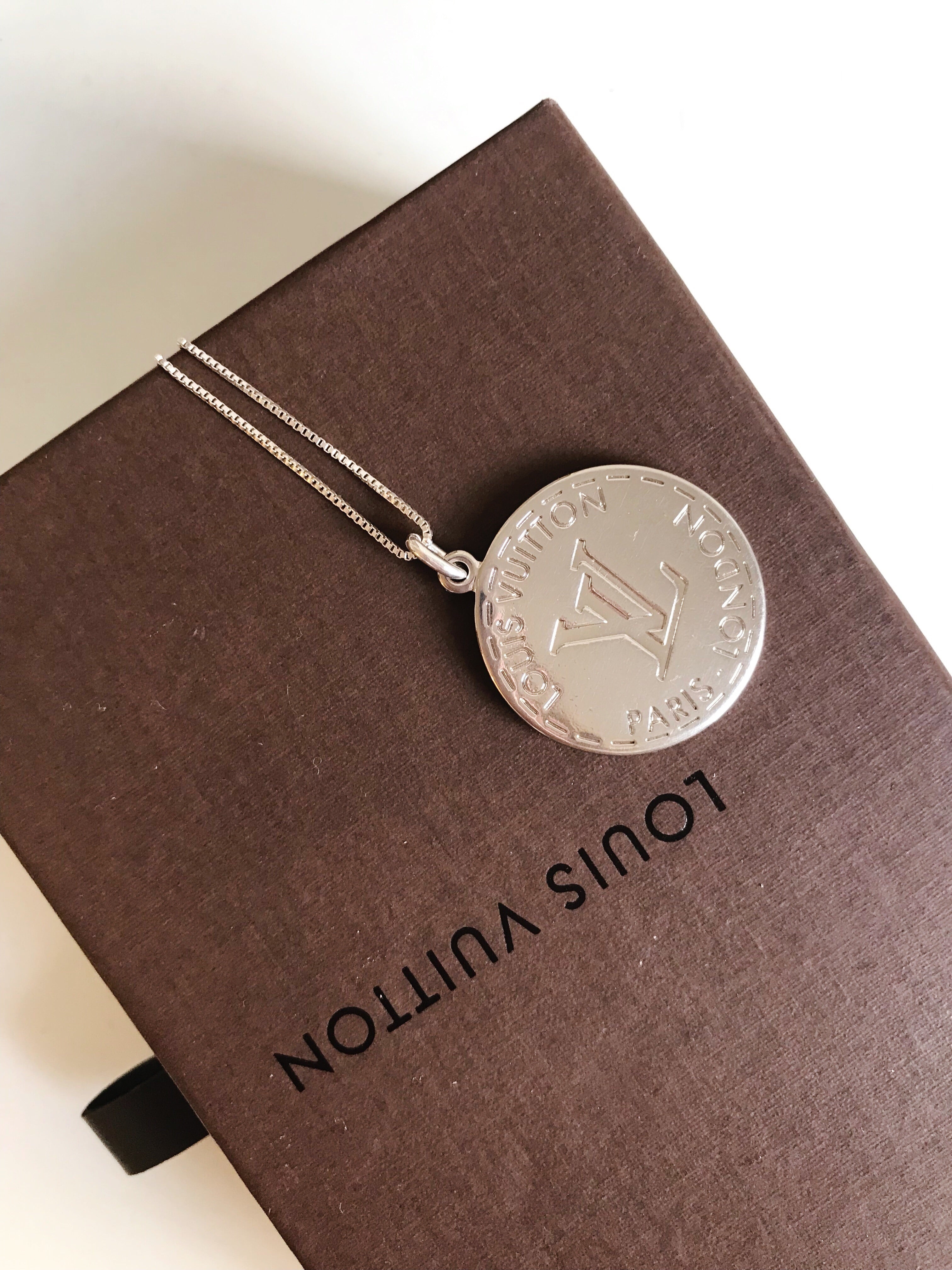 louis vuitton coin necklace