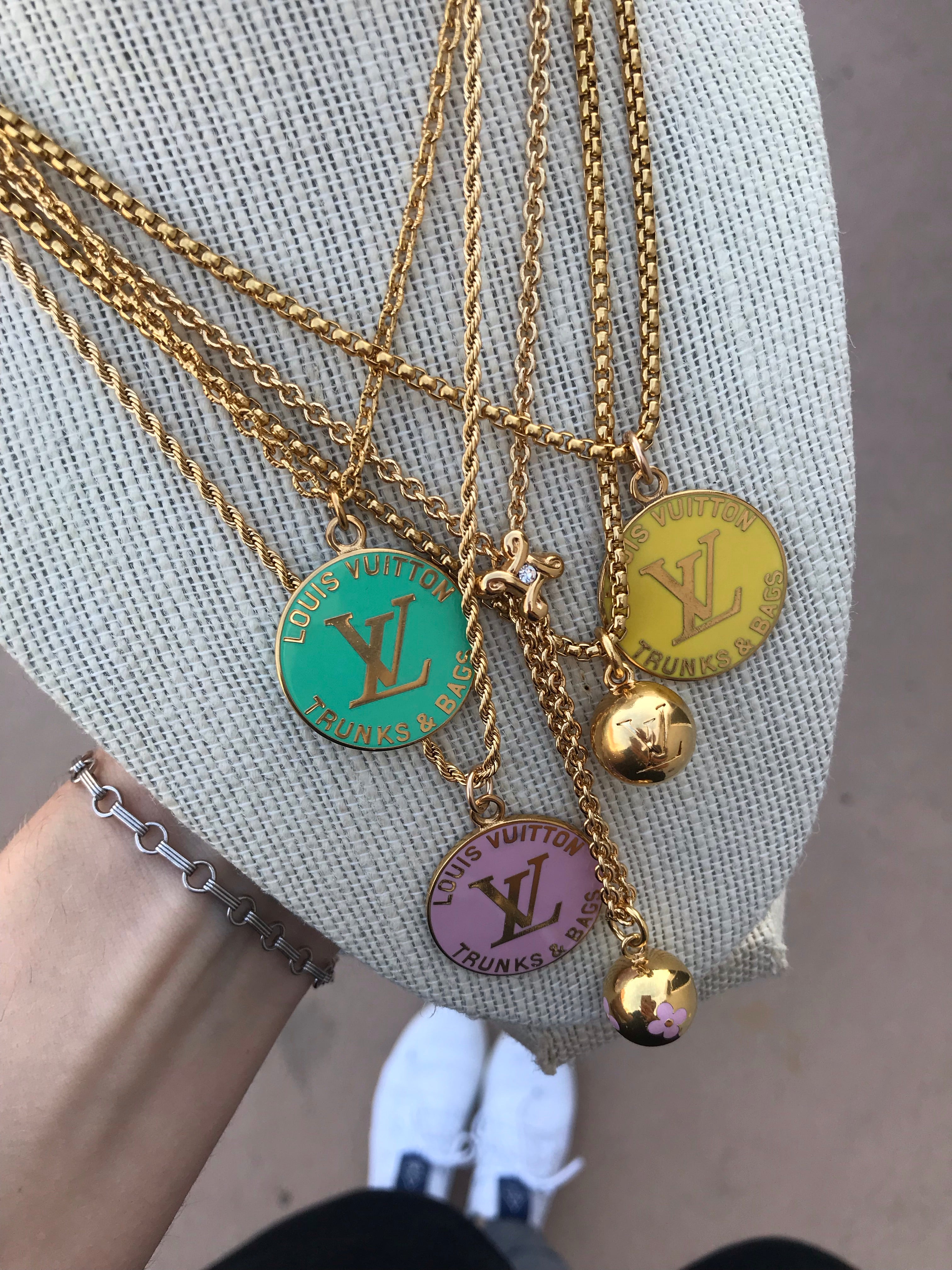 louis-vuitton pendant